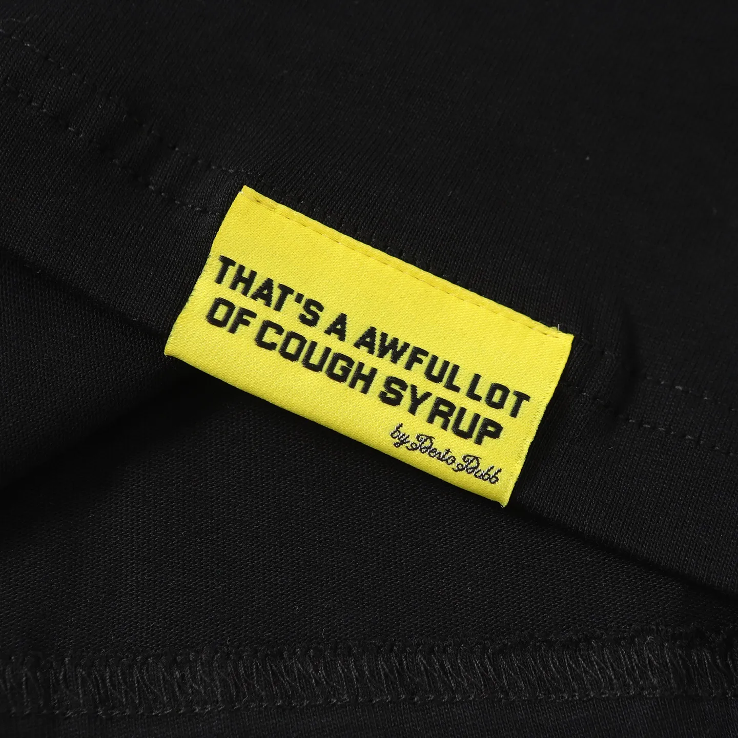 #Black ｜ THAT'S A AWFUL LOT OF COUGH SYRUP In Stock Real shot American simple trendy brand loose casual T-shirt Fabric (fabric): 32 counts Weight combed double yarn pure cotton Sizes (size): S-M L X L Color (colour): Black 👉
